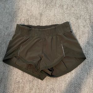 Lululemon 2.5 in seam size 4 green shorts. Runs a little small Perfect condition
